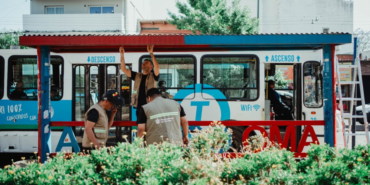 Mediante un operativo integral, el Municipio continúa la puesta en valor de paradas de colectivo