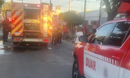 Incendio en una vivienda de barrio Urquiza: un menor fue asistido en el Hospital de Niños