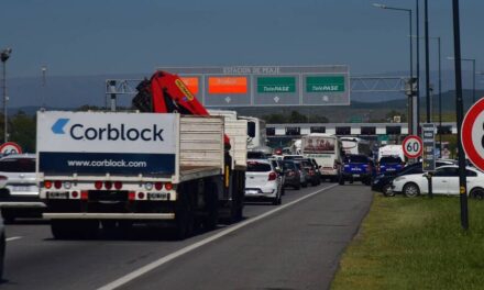 Bloqueo en peaje y denuncia judicial