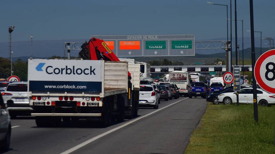 Bloqueo en peaje y denuncia judicial