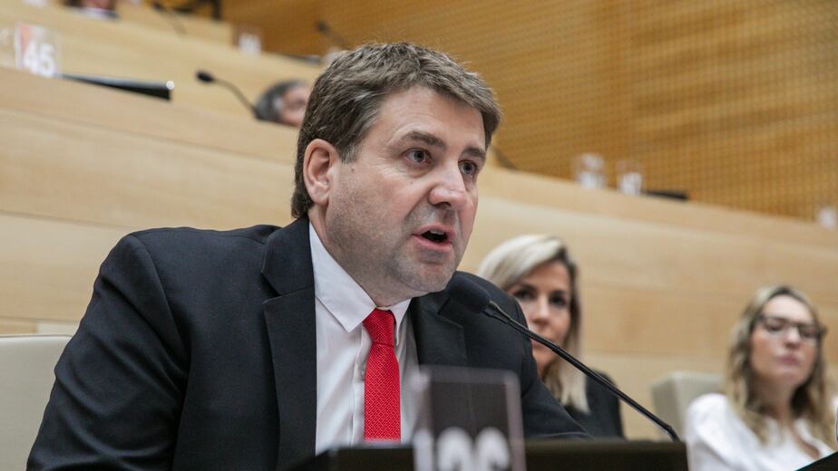 Gvozdenovich reclamó por el cierre de cajeros del Bancor