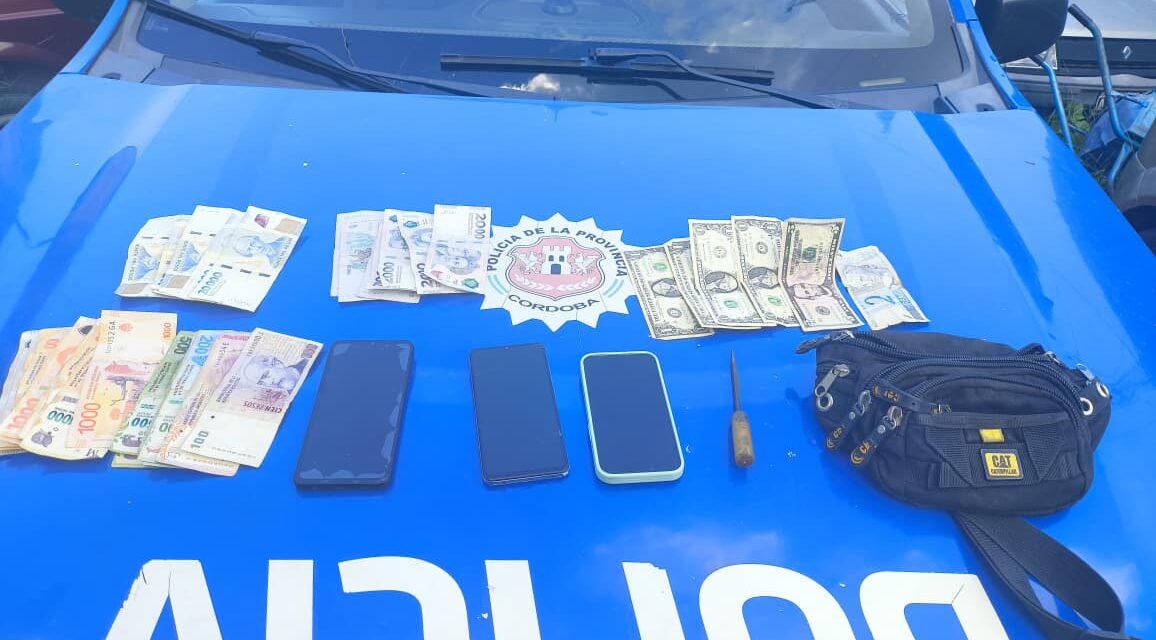 Los atraparon robando autos en un centro comercial