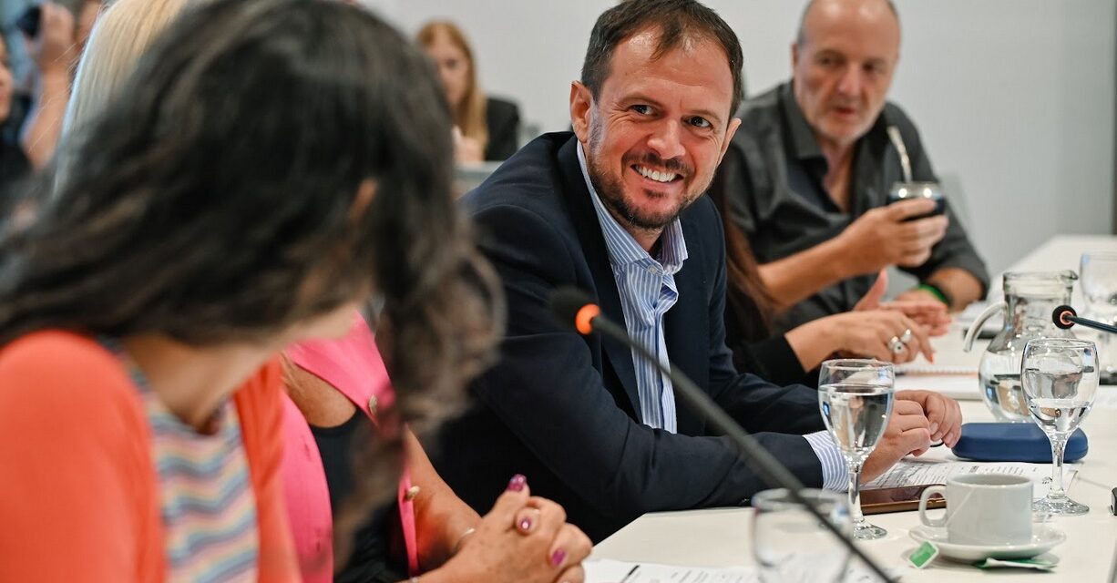 Presentan pedidos de informe sobre transporte y plataformas digitales