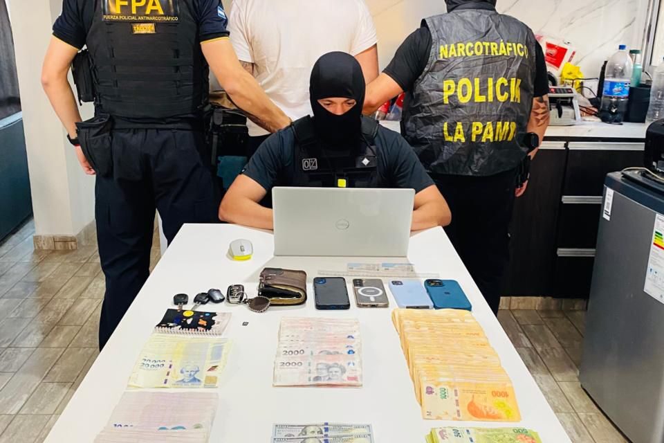 Río Cuarto: secuestran dinero, arma y detienen a un hombre