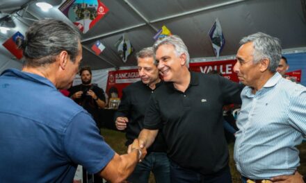 El gobernador cerró el Festival del Humor en San Francisco