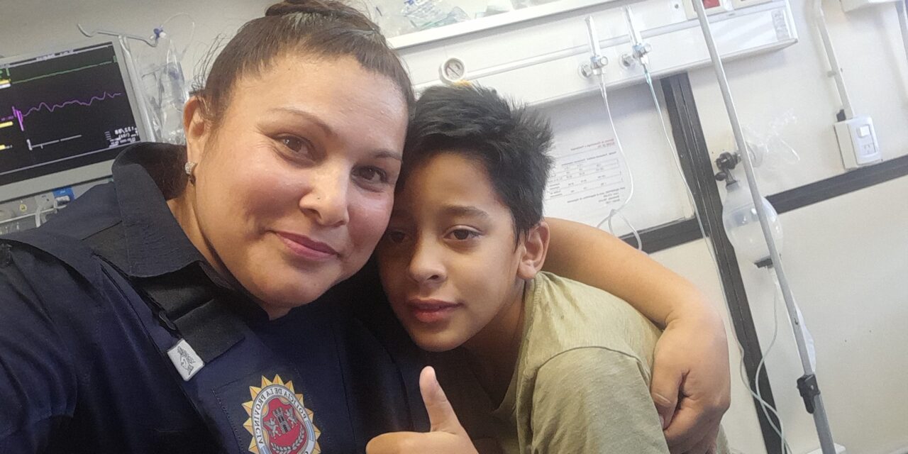 Policías salvaron a un niño que no podía respirar