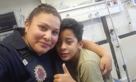 Policías salvaron a un niño que no podía respirar