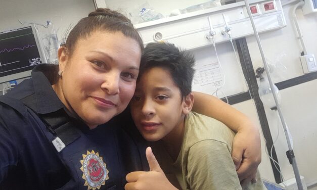 Policías salvaron a un niño que no podía respirar