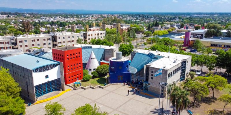 ¿Chau cpc? La propuesta de un candidato a Intendente