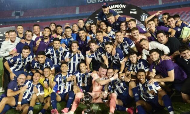 Talleres invita a los hinchas a sacarse una foto con la copa de la Supercopa Internacional