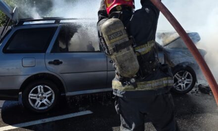Impresionante choque e incendio en av La Voz del Interior