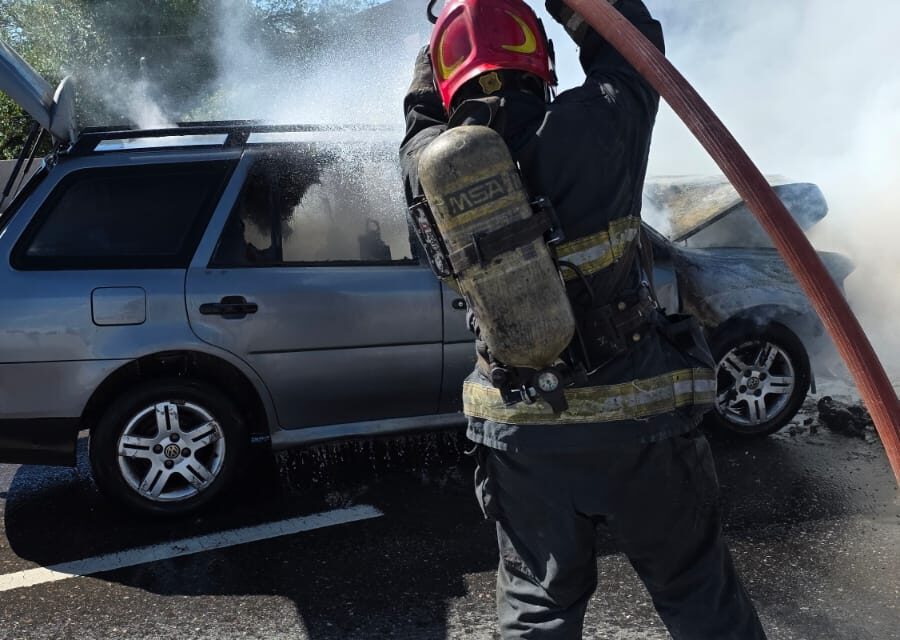 Impresionante choque e incendio en av La Voz del Interior