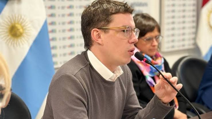 Maqueda, duro por los “naranjitas”: pide prohibición total