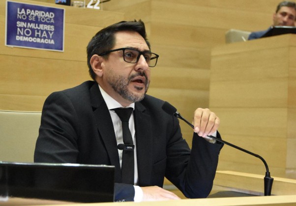 Chamorro defendió ley para reforzar loteos y viviendas