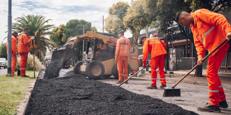 Siguen las obras viales: bacheo en Marqués de Sobremonte