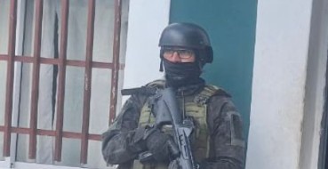 Cayeron dos narcos en Villa Páez: escondían droga en una puerta