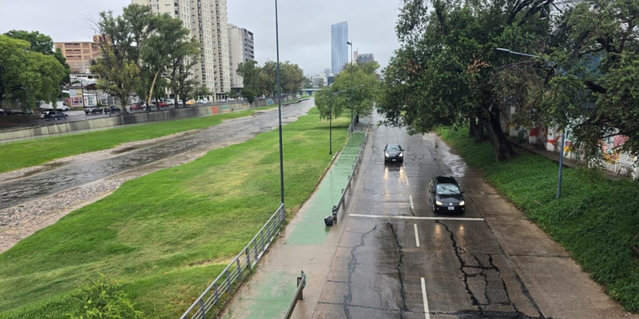 Corte total en Costanera por la crecida del Suquía