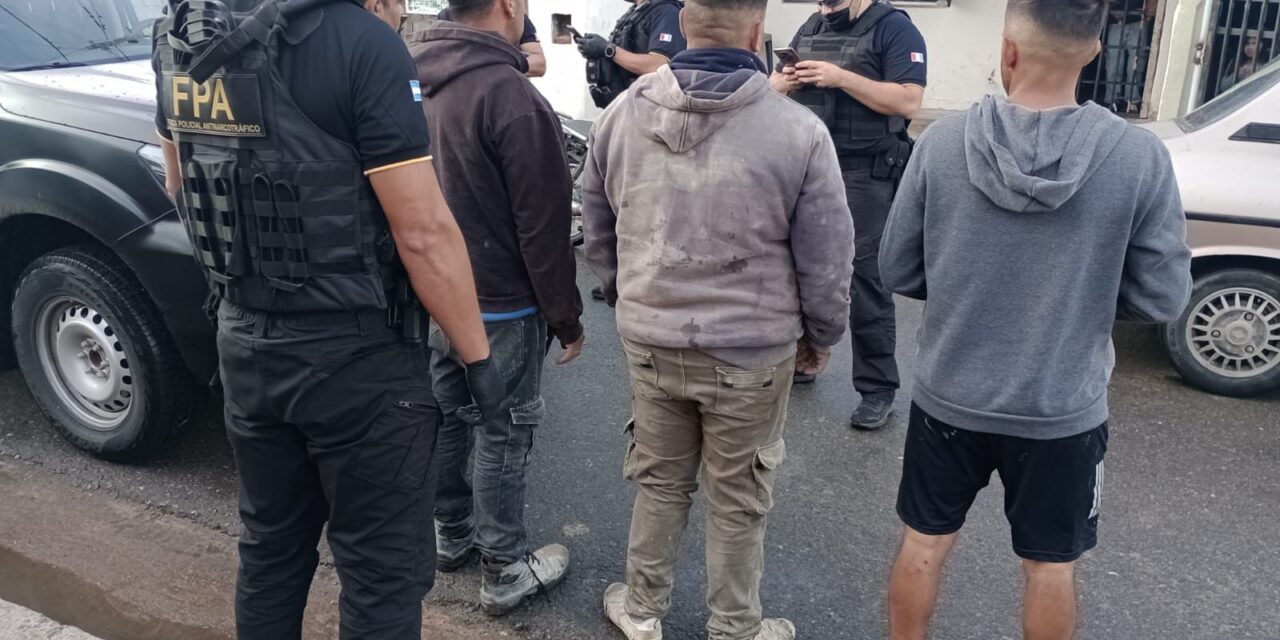 Patrullajes antidrogas en 13 barrios: secuestraron cocaína, marihuana y un auto