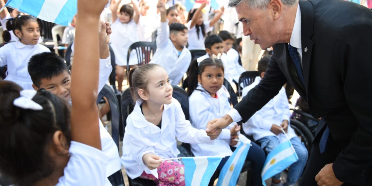 Passerini inició el ciclo lectivo municipal y anunció más tecnología en las aulas
