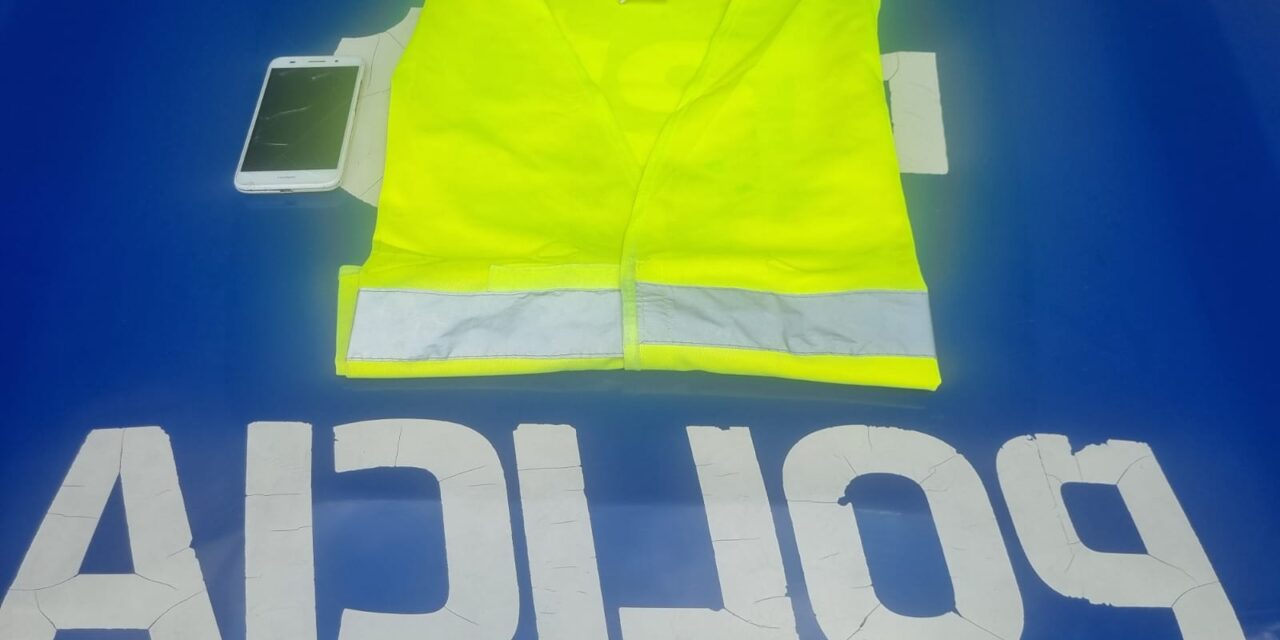 Naranjita rompió un auto, olvidó su celular y fue detenido