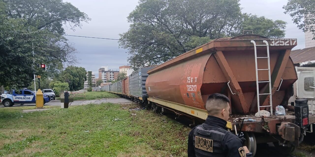 Descarriló un tren cargado con soja y generó un caos de tránsito en Alta Córdoba