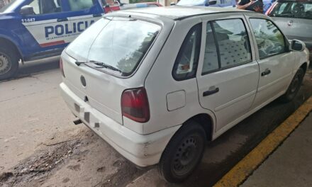 Detienen a tres personas y recuperan auto robado