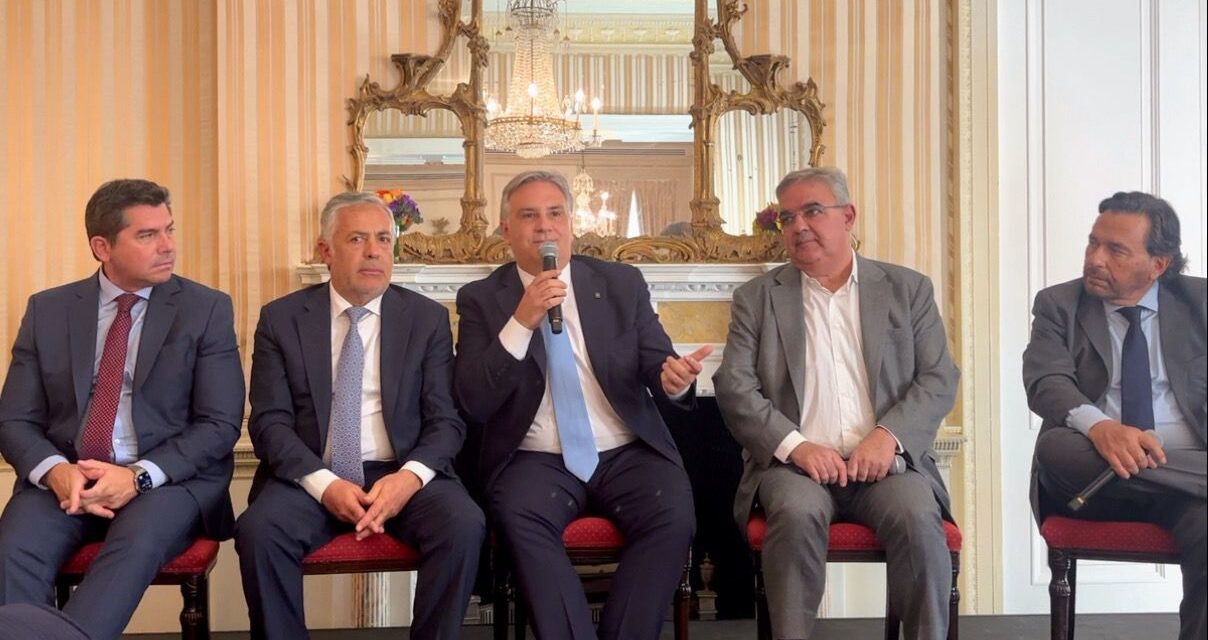 Nueva York: Llaryora llamó a invertir en Argentina