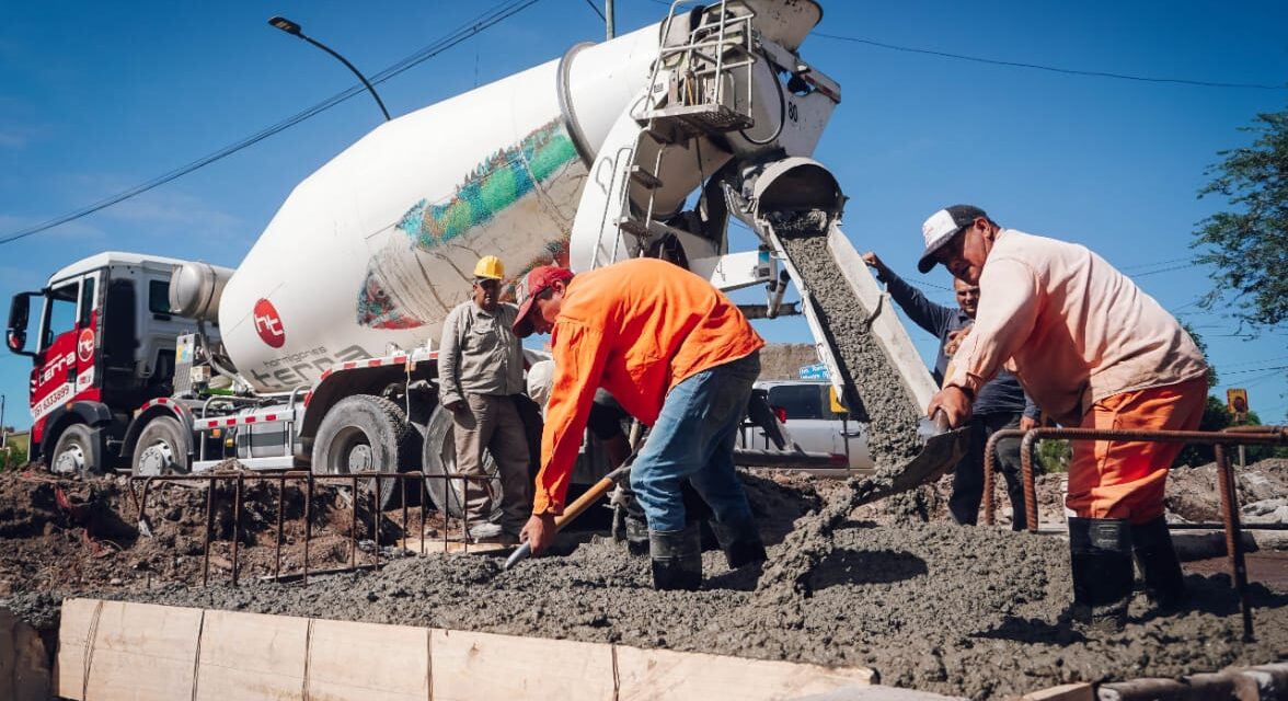 Arrancan obras de bacheo en Vélez Mariconde y Costanera Sur