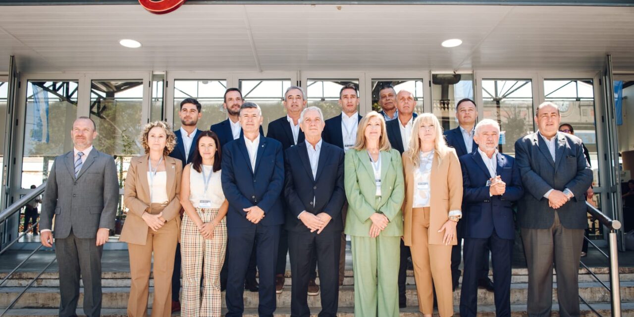 Intendentes de todo el país reclaman más fondos y federalismo