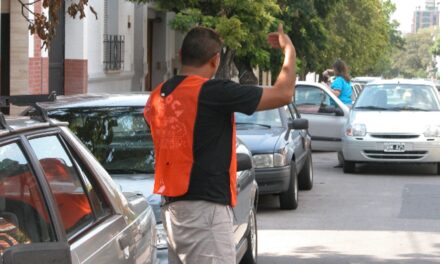 Proponen eliminar a los “naranjitas” y digitalizar el estacionamiento en Córdoba