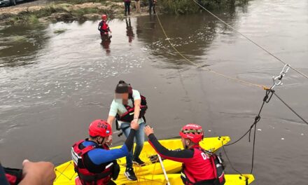 Rescatan a docentes y alumnos varados en Achala
