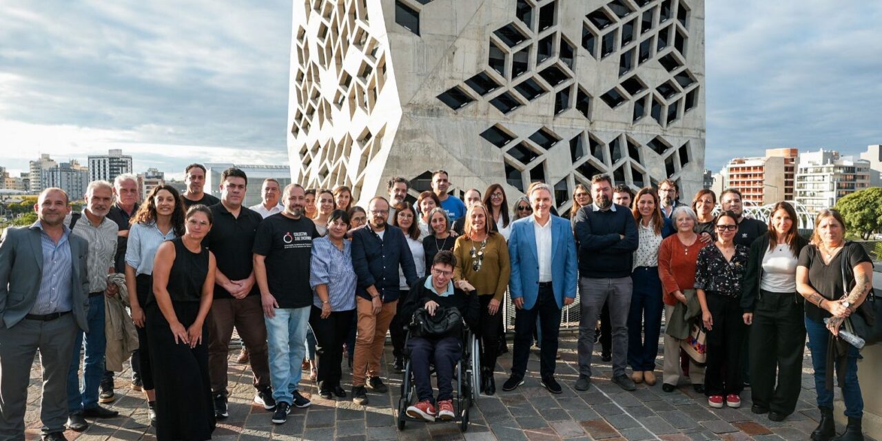 Llaryora destina $450 millones para sostener instituciones de discapacidad