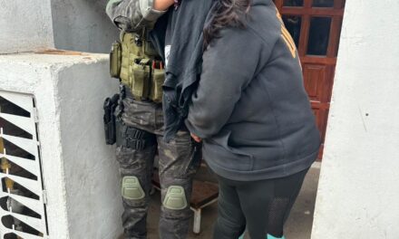 Tres allanamientos por drogas en Bell Ville y la región: una mujer detenida