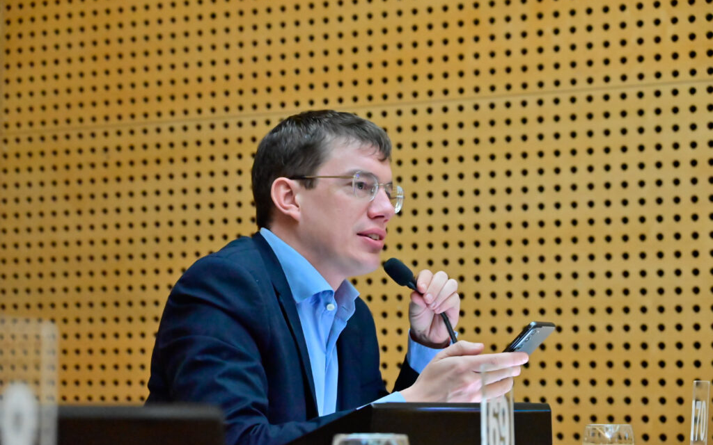 Hernández Maqueda: “El proyecto oficial legaliza a los naranjitas”