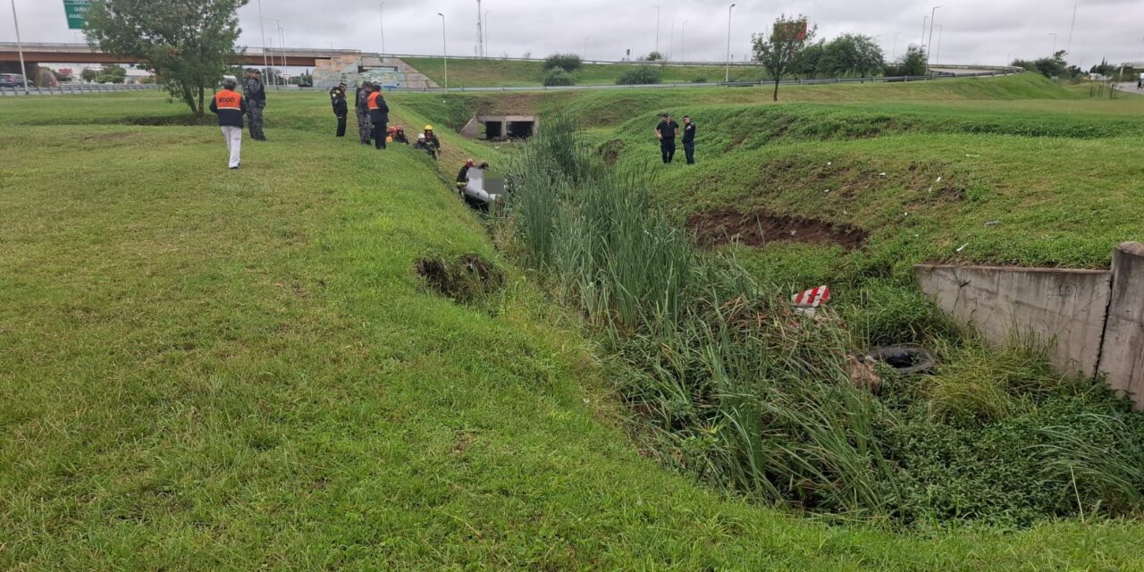 Tragedia en Circunvalación: murió un joven tras un vuelco