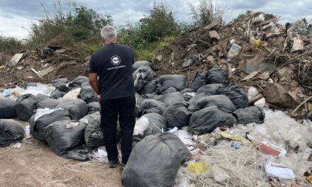 Clausuran una droguería por tirar basura en un macrobasural