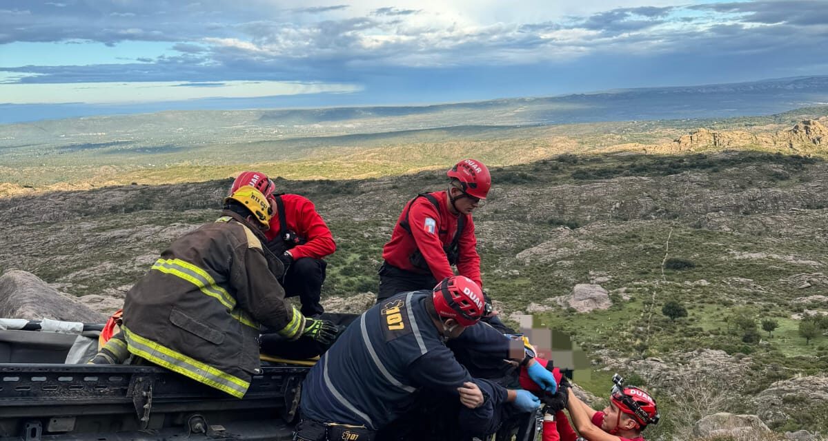 Rescate extremo en Altas Cumbres: cayó 30 metros con su camioneta y sobrevivió