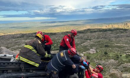 Rescate extremo en Altas Cumbres: cayó 30 metros con su camioneta y sobrevivió