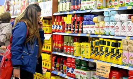 Baja la inflación, pero cae el consumo y crece la crisis social