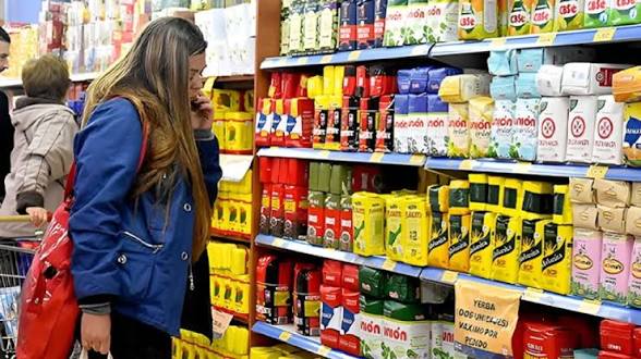 Baja la inflación, pero cae el consumo y crece la crisis social