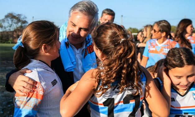 Llaryora inauguró cancha de hockey en Laboulaye