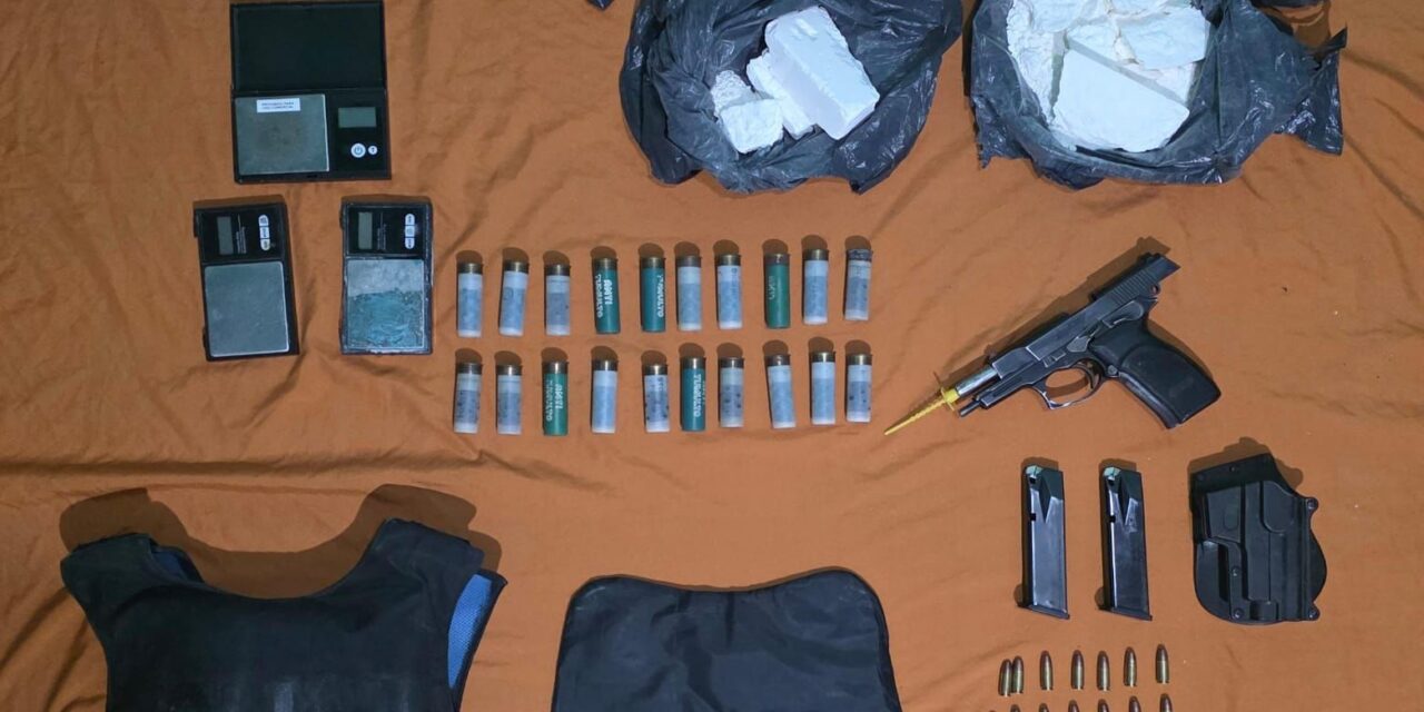 Secuestran 5 mil dosis de cocaína y detienen a dos