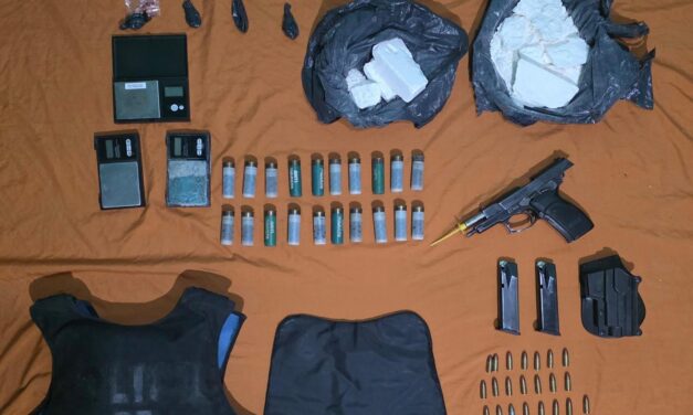 Secuestran 5 mil dosis de cocaína y detienen a dos