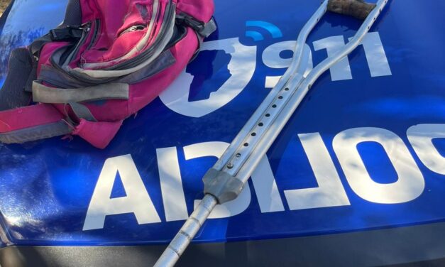 Con muletas, saltó una medianera y fue detenido
