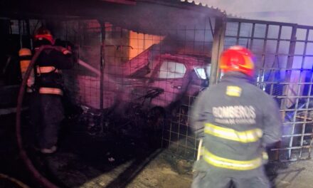 Incendio en un merendero de barrio SEP: se quemaron autos y motos