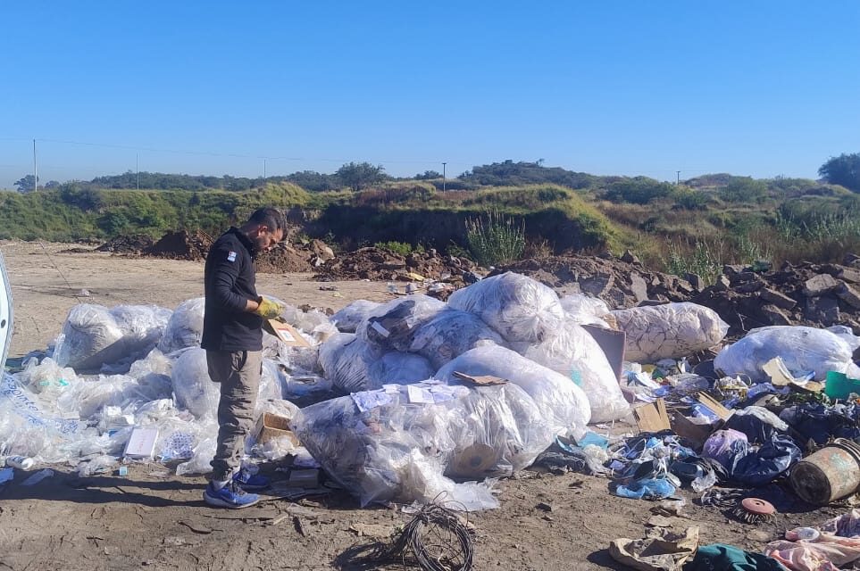 Detectaron residuos de una ferretería en un microbasural