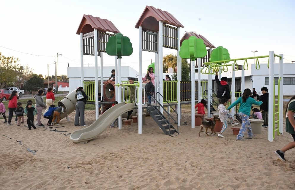 Inauguraron la renovada plaza de barrio Angelelli