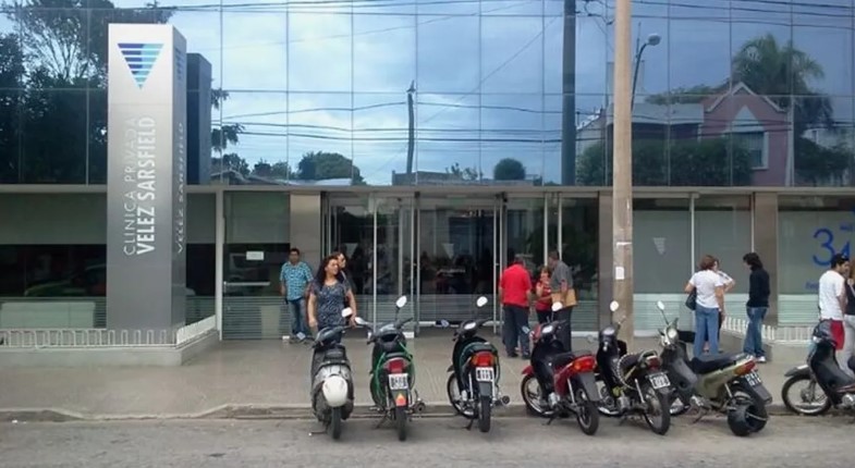 Murió una niña tras caerle un portón de una casa