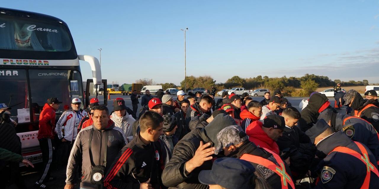 Tribuna Segura detectó 4 hinchas con derecho de admisión