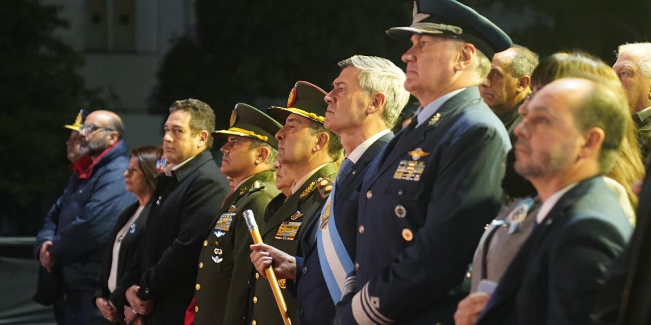 Passerini encabezó la vigilia patria en el Cabildo